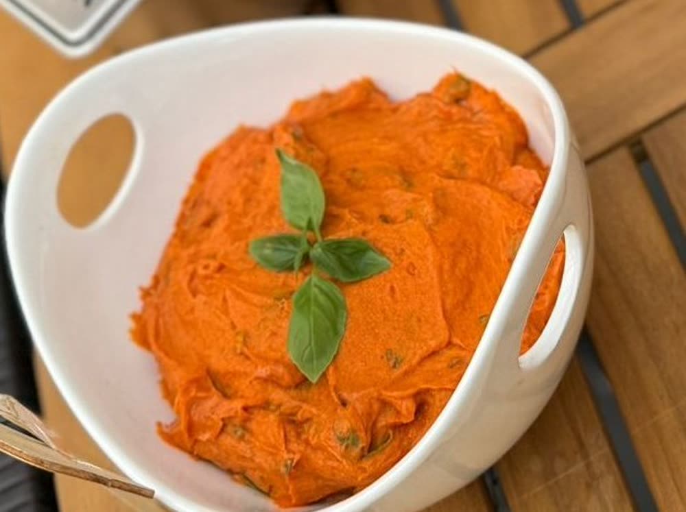Hadis Tomatenbutter mit frischen Kräutern