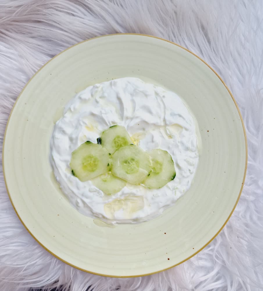 Tzatziki mit frischer Gurke