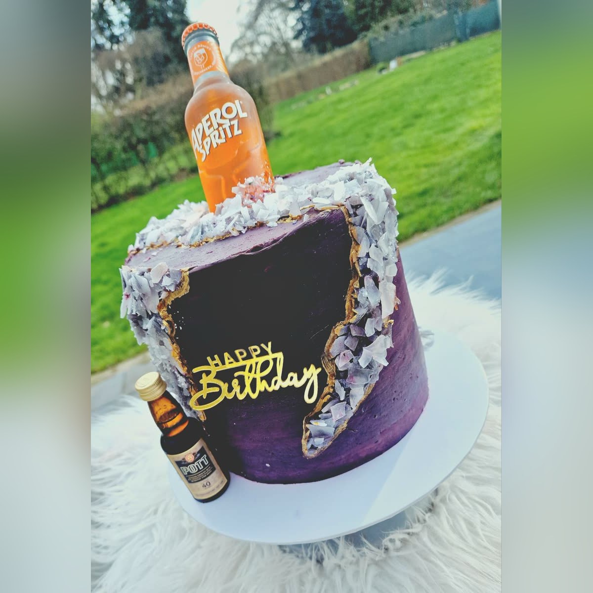 Torte mit Aperol-Motiv und Goldrand