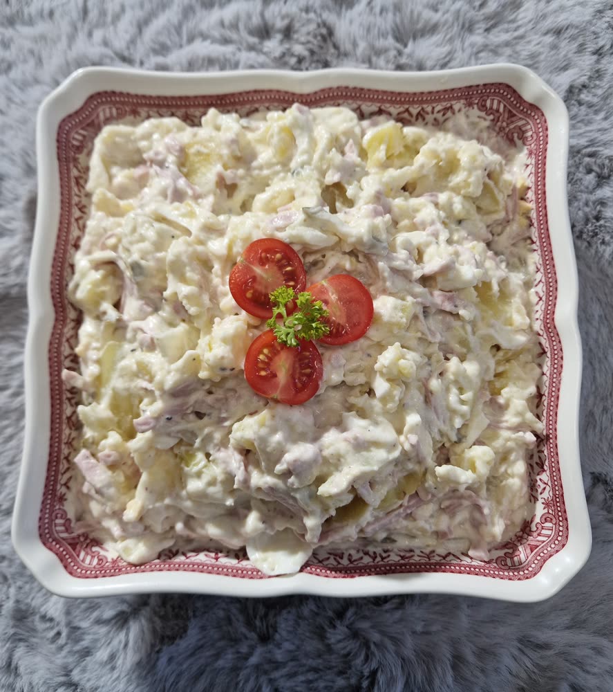 Kartoffelsalat mit Ei und Fleischwurst