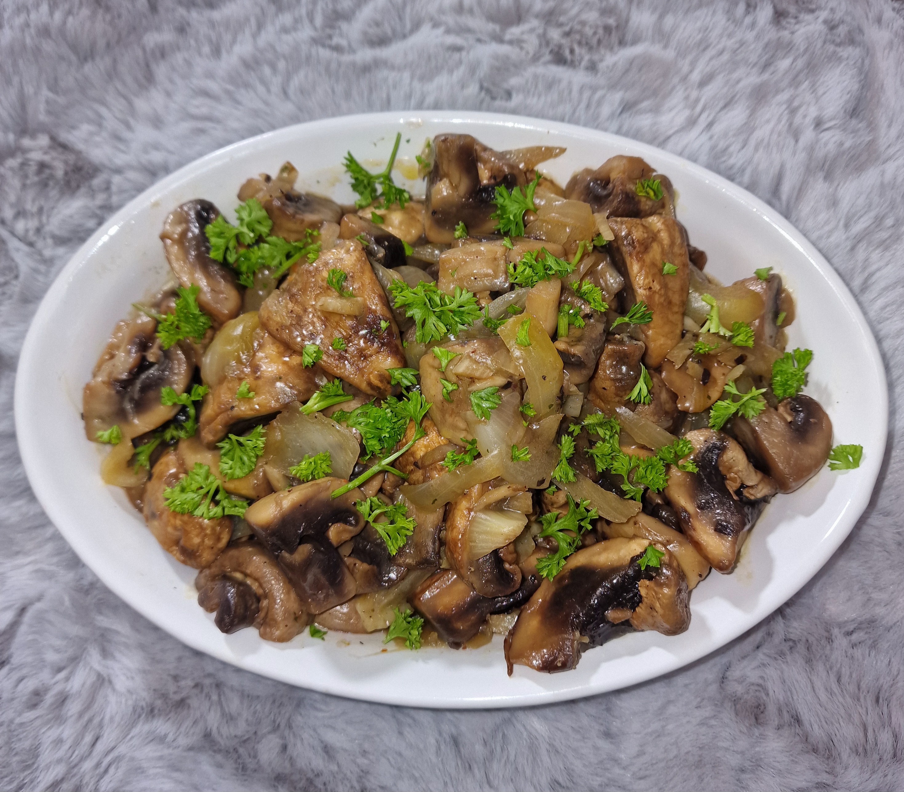 Gebratene Champignons mit Gewürzen